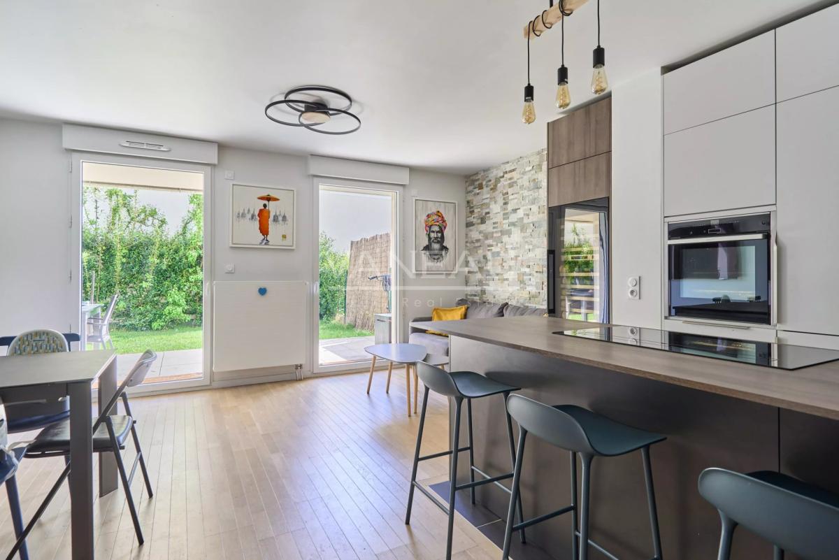 Courbevoie - Appartement 4 pièces avec jardin dans immeuble réce