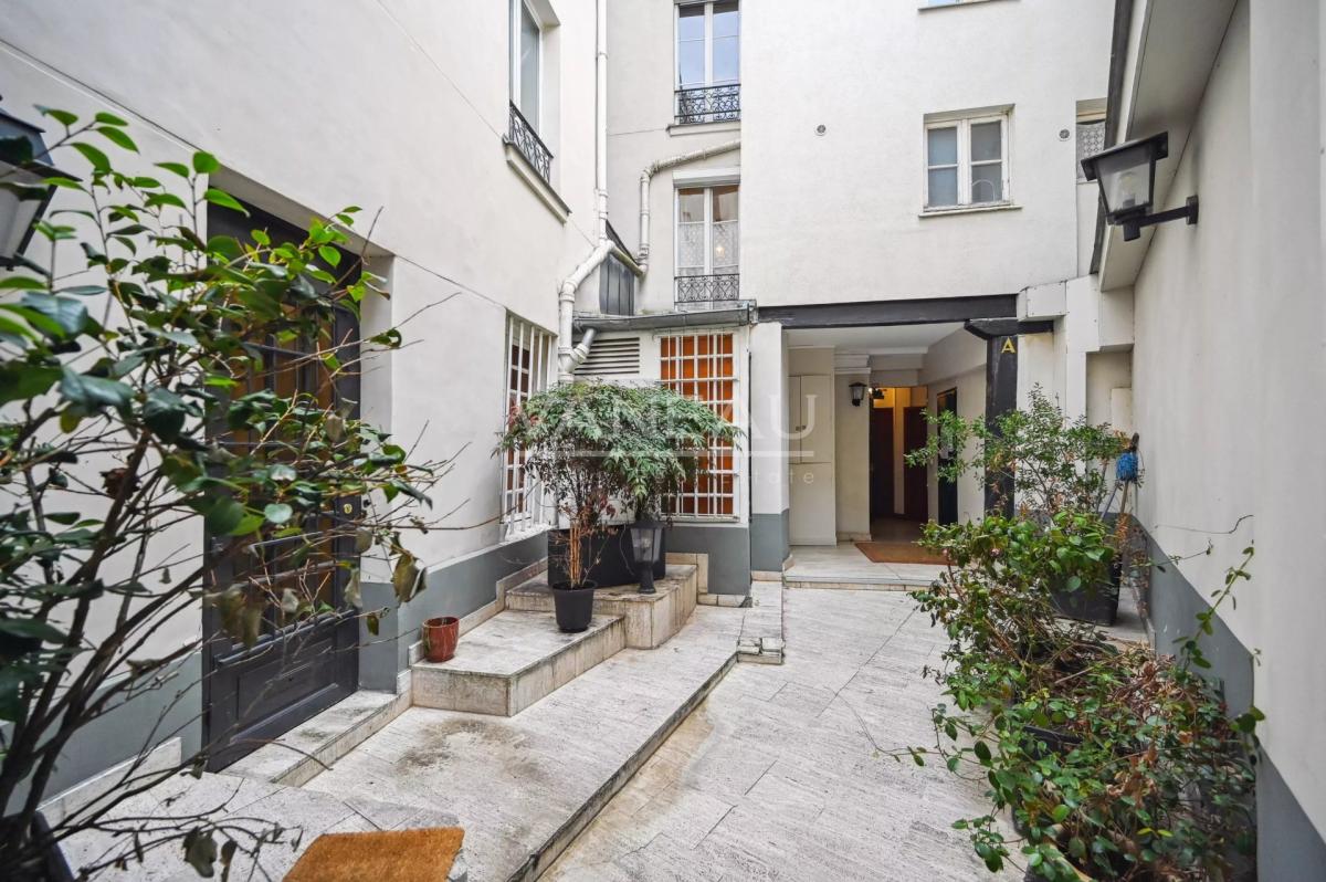 Paris XVe Breteuil -  Studio de charme dans une ravissante copro