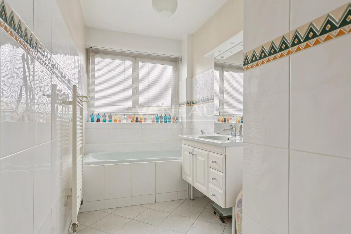 PARIS XVI - Auteuil Sud - Appartement familial avec balcon large