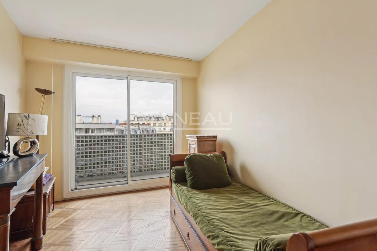 PARIS XVI - Auteuil Sud - Appartement familial avec balcon large