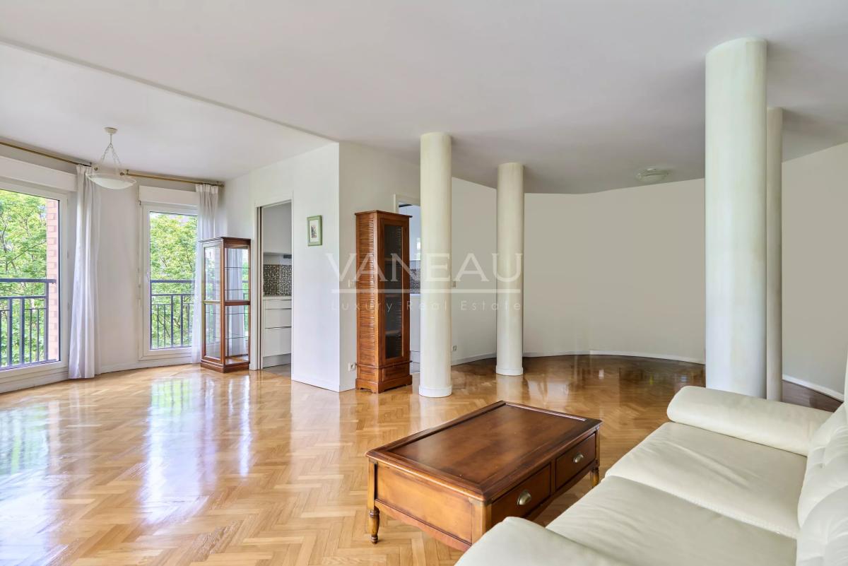 Courbevoie - Quartier des Affaires - Appartement familial avec parking
