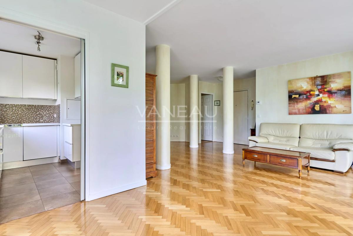 Courbevoie - Quartier des Affaires - Appartement familial avec parking