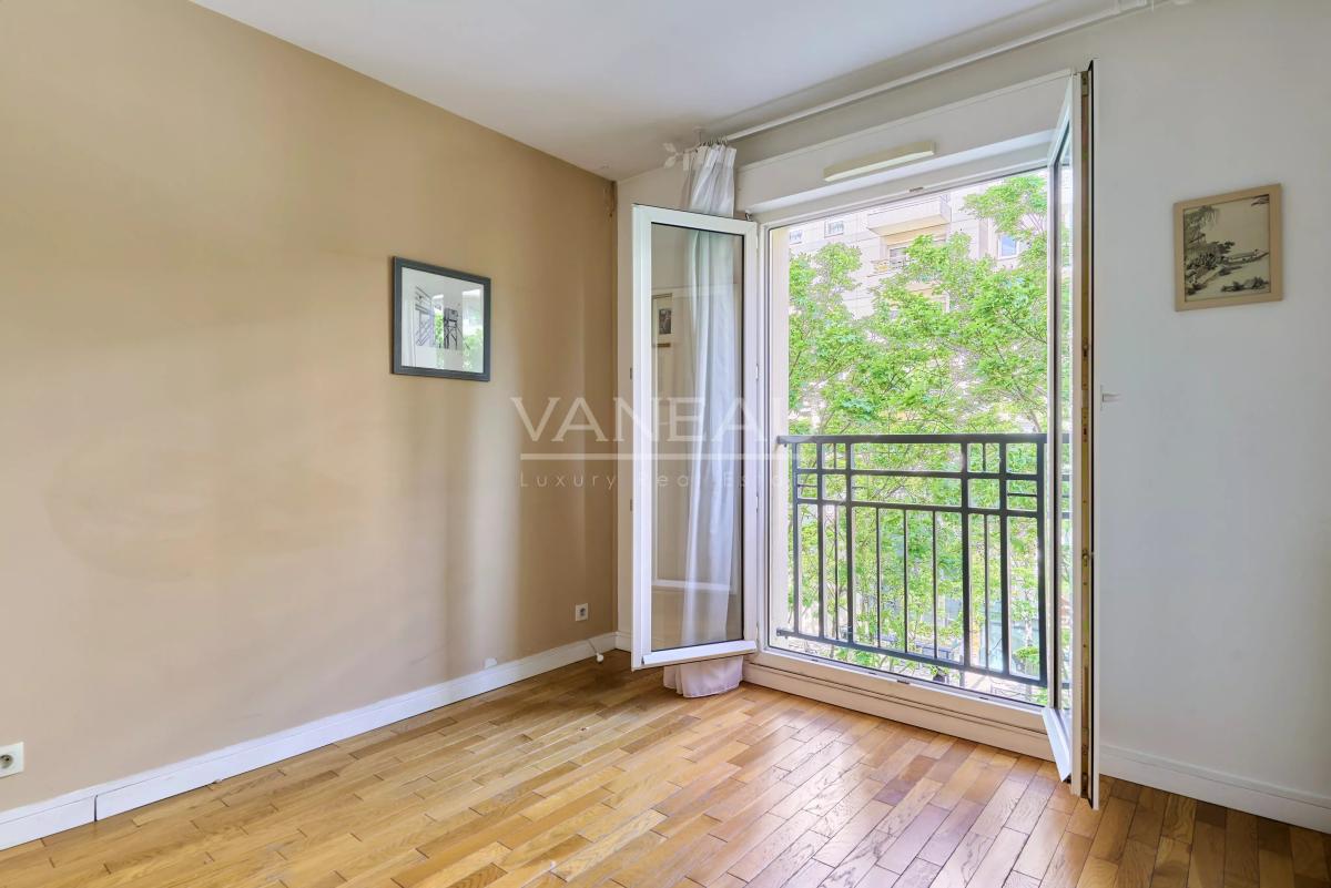 Courbevoie - Quartier des Affaires - Appartement familial avec parking