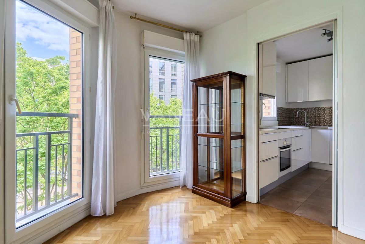 Courbevoie - Quartier des Affaires - Appartement familial avec parking
