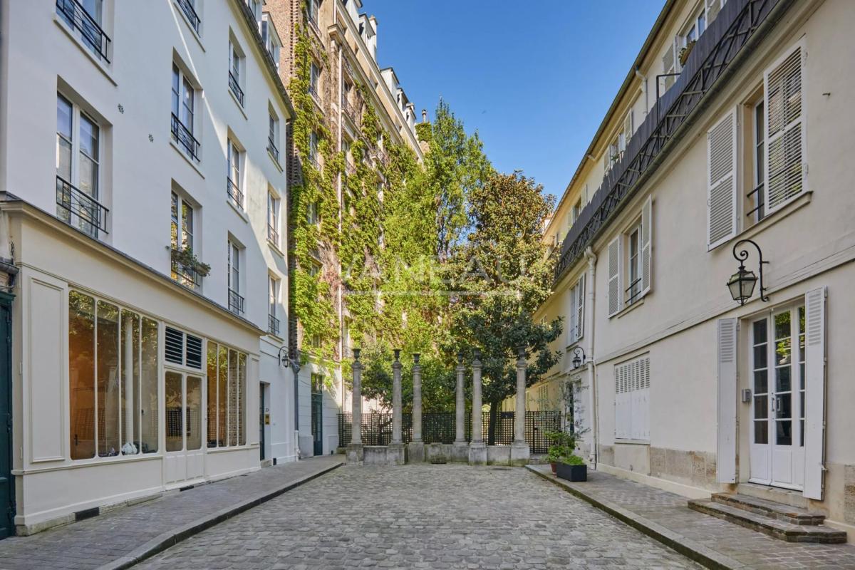 Paris VIIe - Carré des Antiquaires