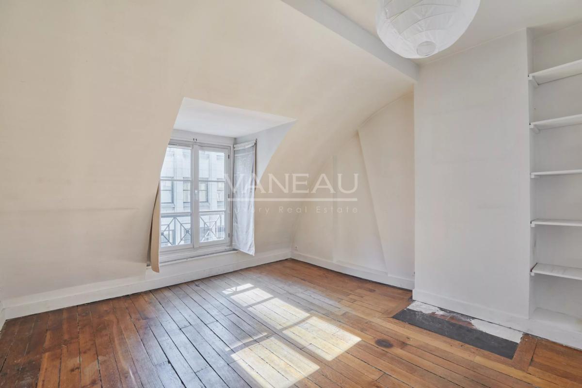 Paris VIIe - Carré des Antiquaires