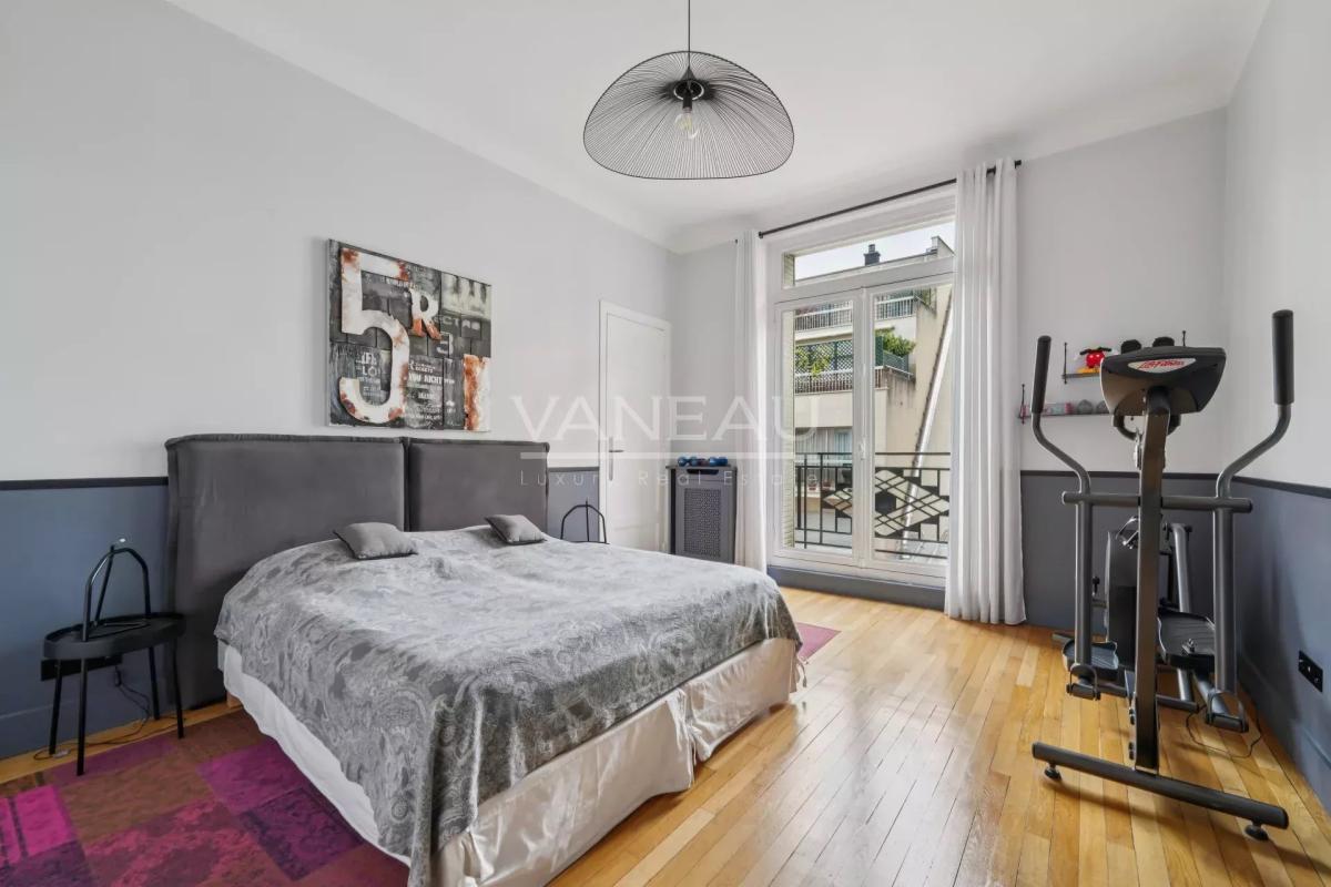 Paris XVIe - Muette - Appartement cinq chambres rénové.