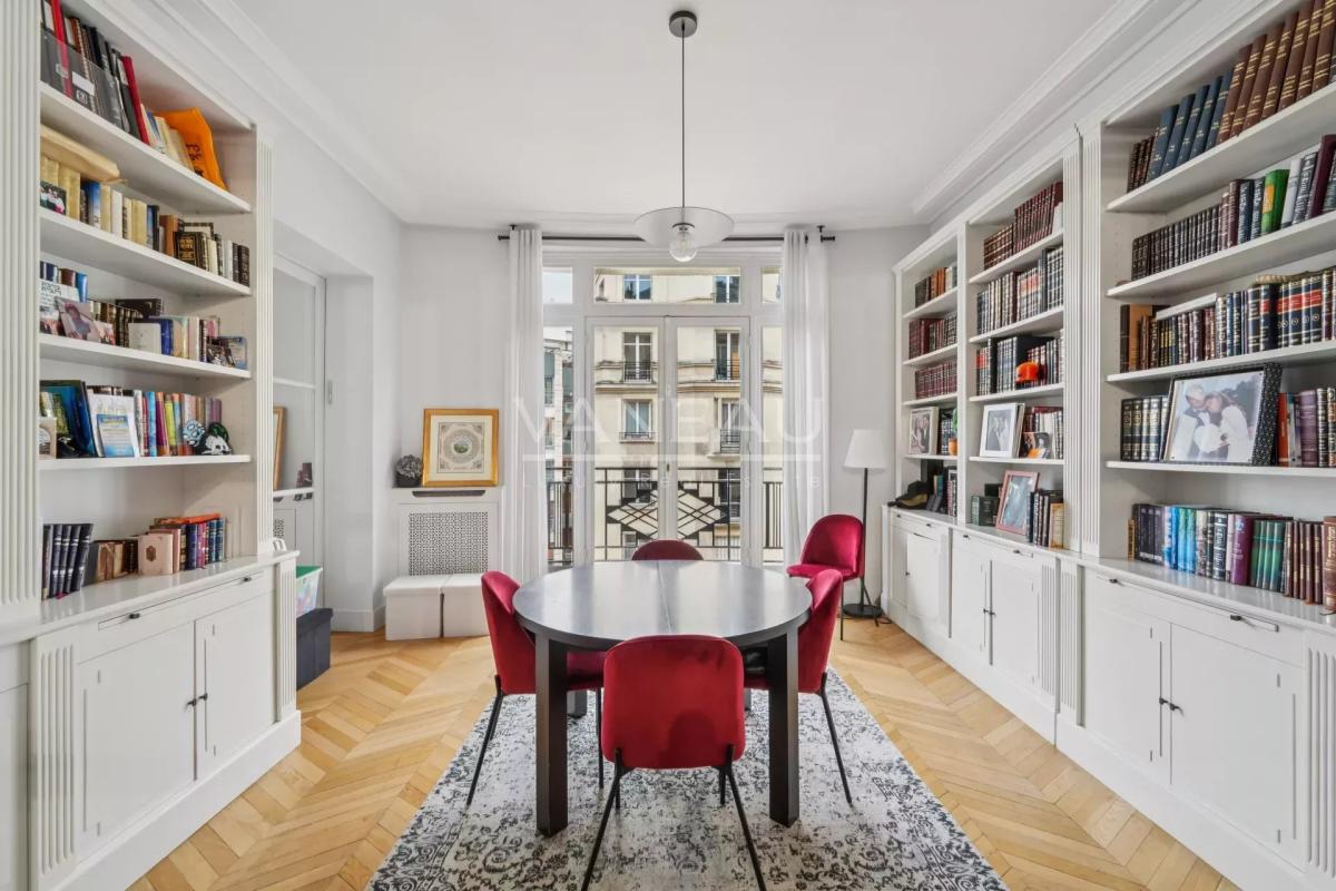 Paris XVIe - Muette - Appartement cinq chambres rénové.