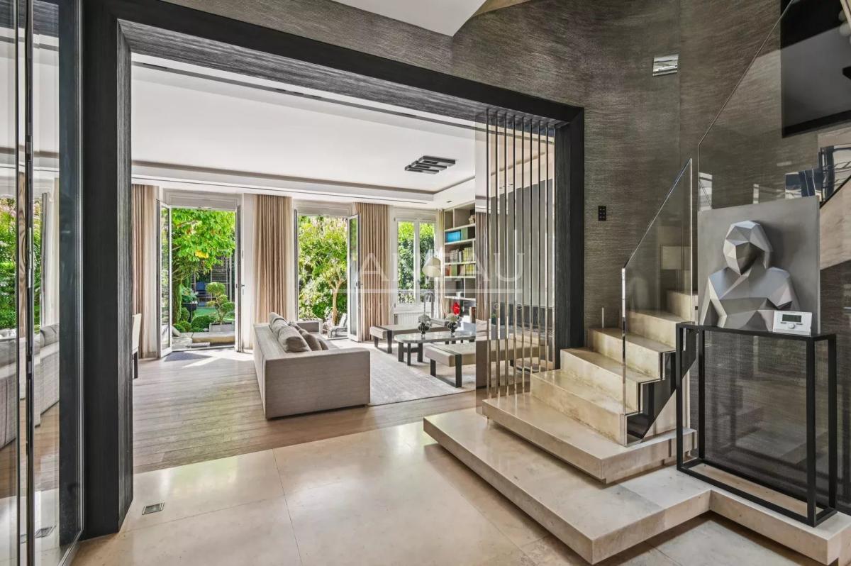 HOTEL PARTICULIER - NEUILLY - BOIS