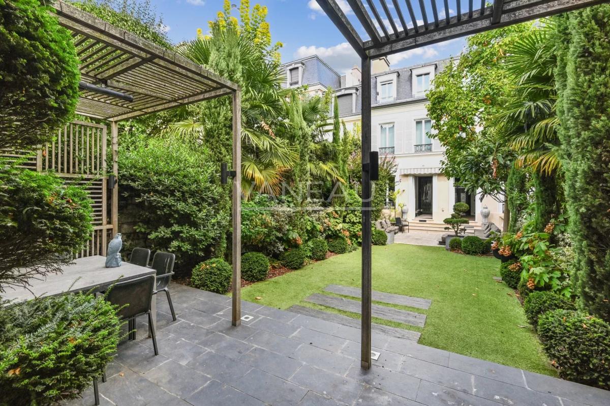 HOTEL PARTICULIER - NEUILLY - BOIS