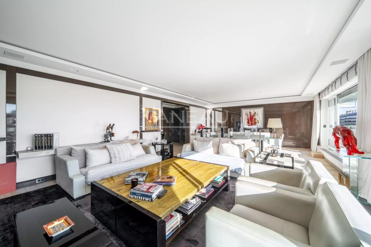 Paris XVIe - Henri Martin - Terrasse vue Tour Eiffel