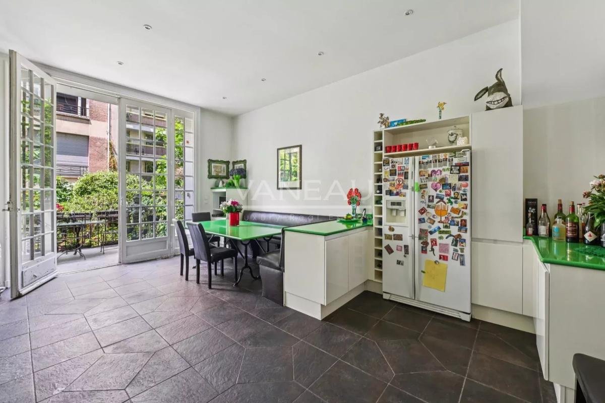 Paris XVIe - Square Lamartine - Hôtel particulier de réception e