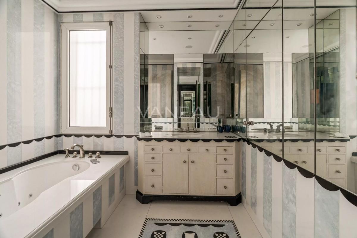 Paris XVIe - Trocadéro - Vue monuments.