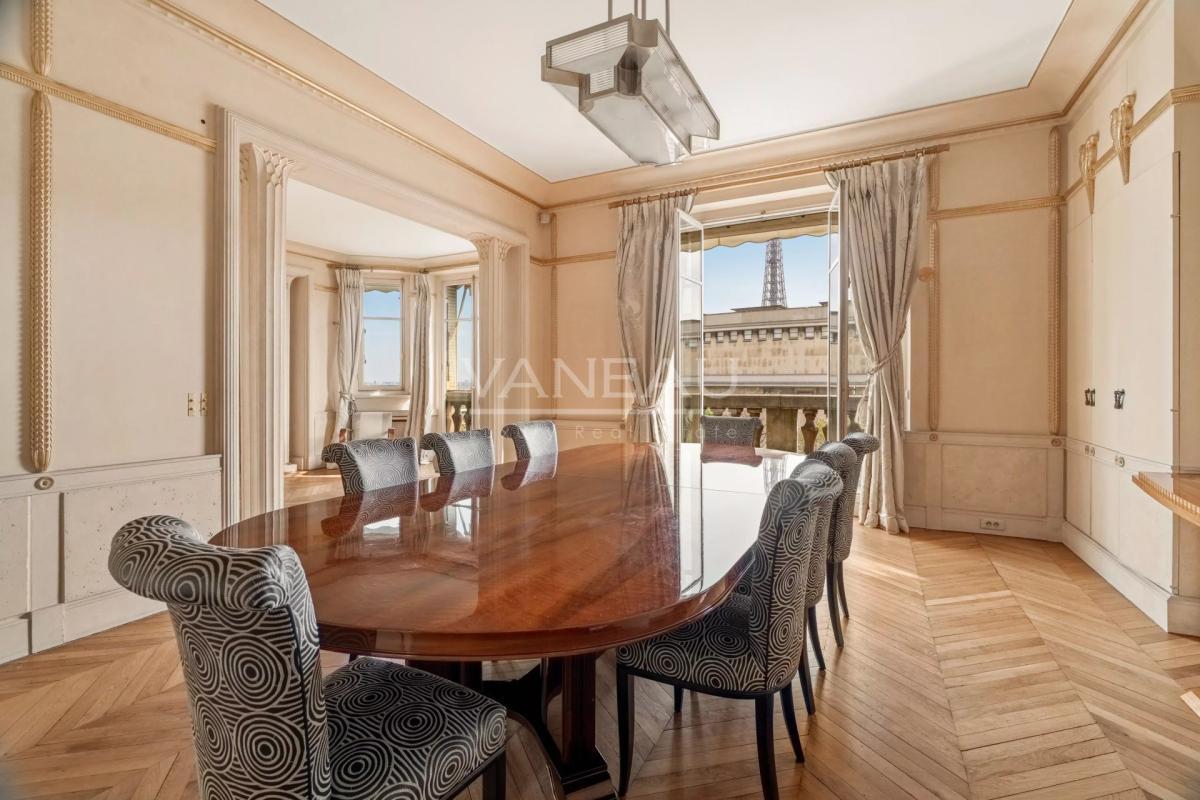 Paris XVIe - Trocadéro - Vue monuments.