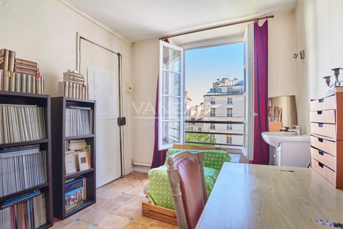 Paris IVe - Place du Marché Sainte-Catherine - Deux pièces lumin