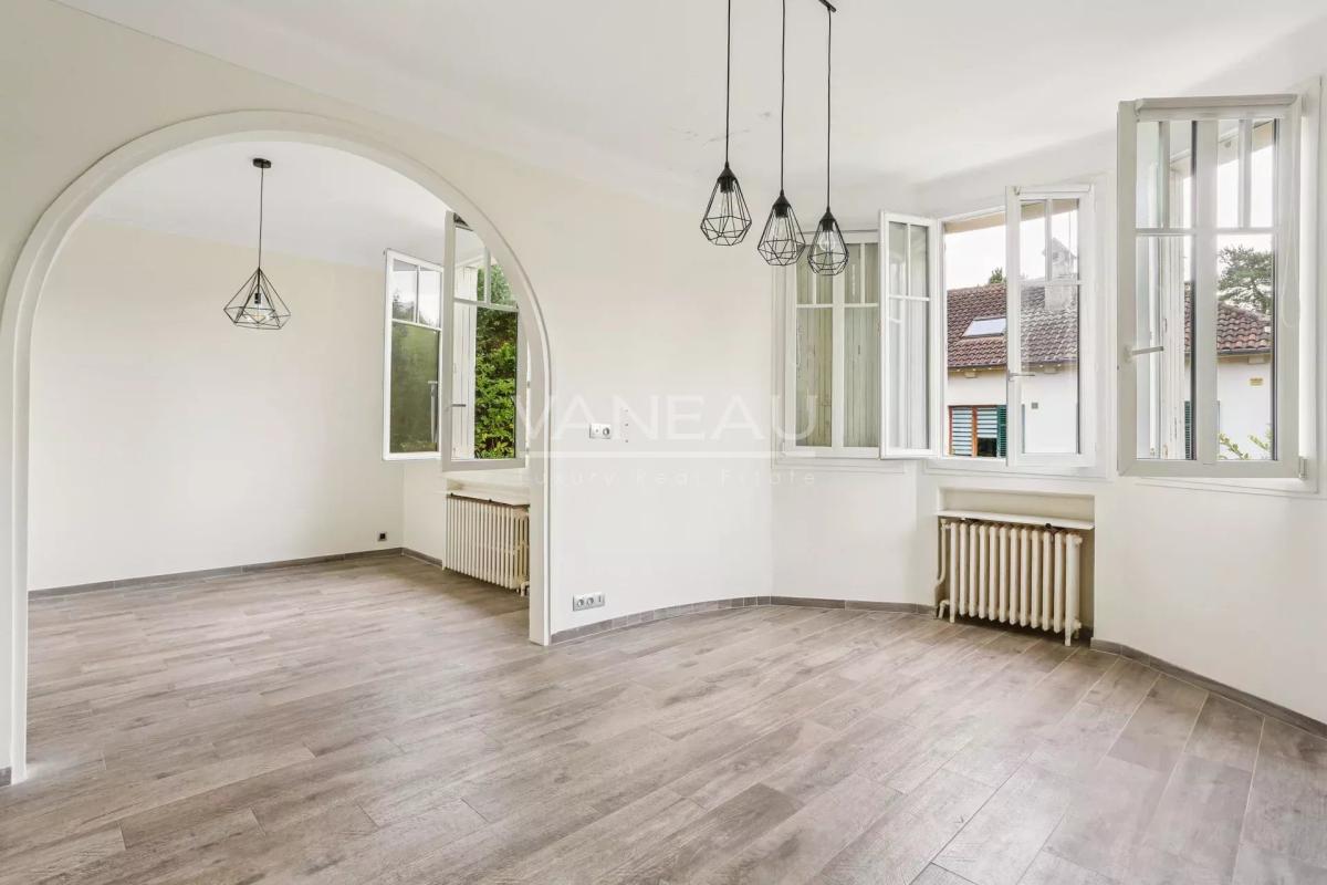 Sceaux (92330) - Villa de six pièces avec jardin fruitier -