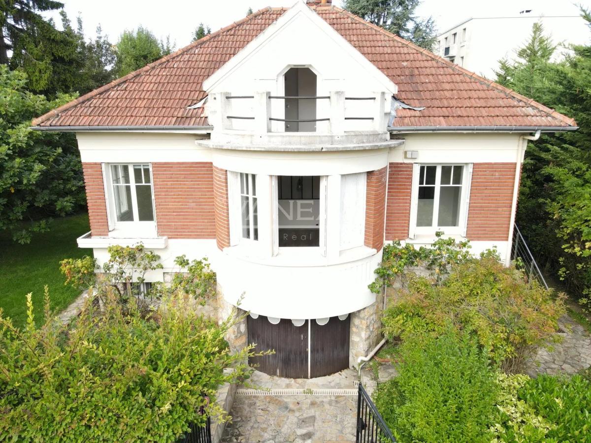 Sceaux (92330) - Villa de six pièces avec jardin fruitier -