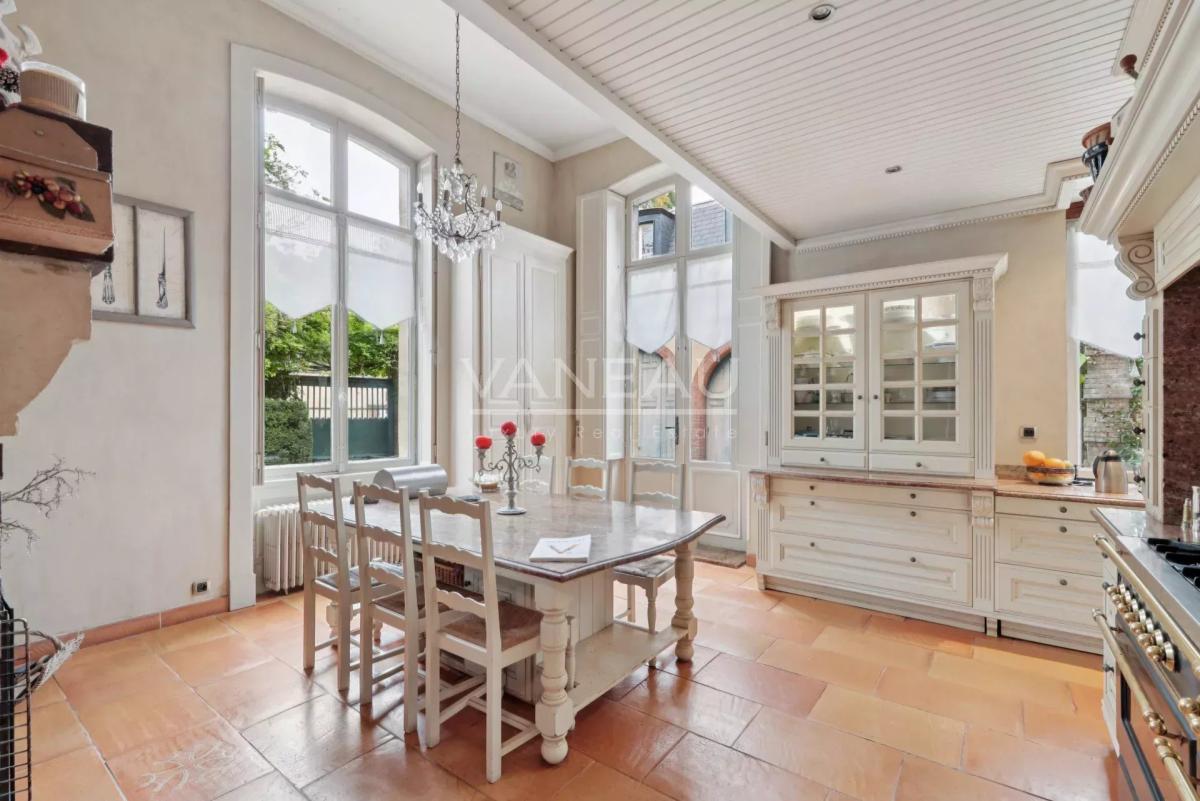 Évreux (27) - Magnifique propriété. Domaine sur parc arboré de 2