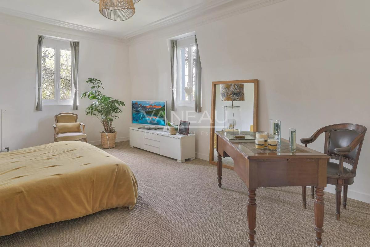 Montmorency – Élégante propriété Mansart d’exception, entièremen