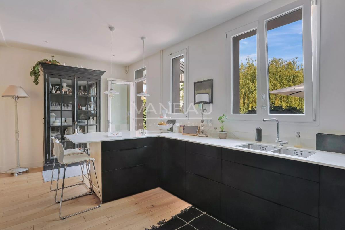 Montmorency – Élégante propriété Mansart d’exception, entièremen