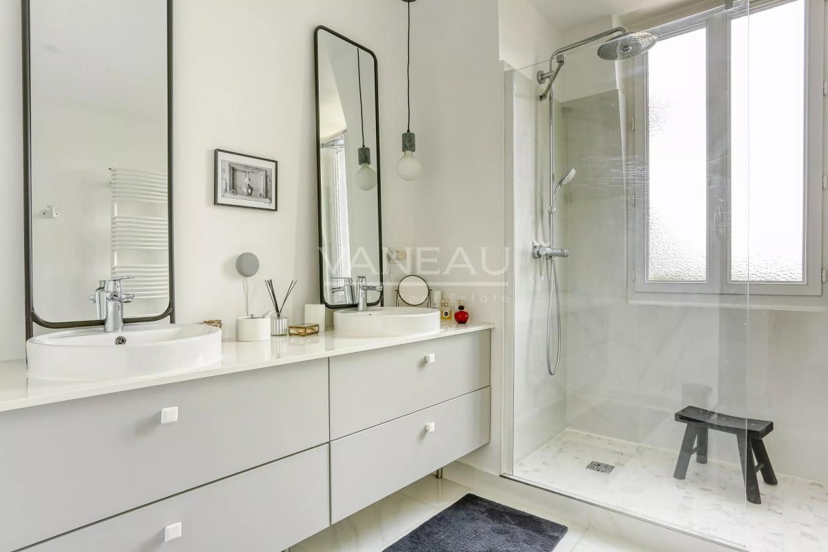 Montmorency – Élégante propriété Mansart d’exception, entièremen