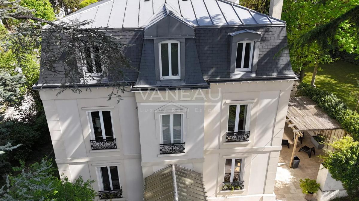 Montmorency – Élégante propriété Mansart d’exception, entièremen