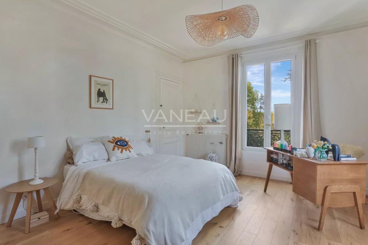 Montmorency – Élégante propriété Mansart d’exception, entièremen