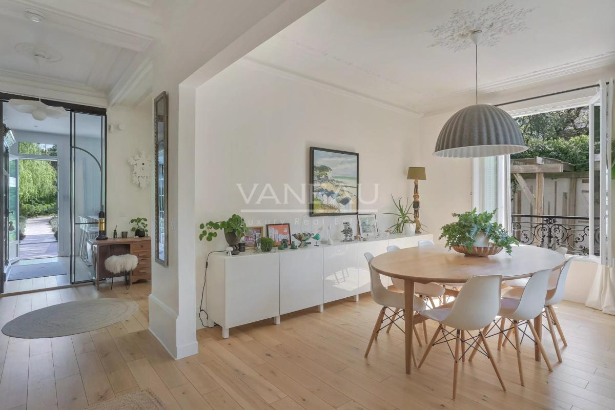 Montmorency – Élégante propriété Mansart d’exception, entièremen