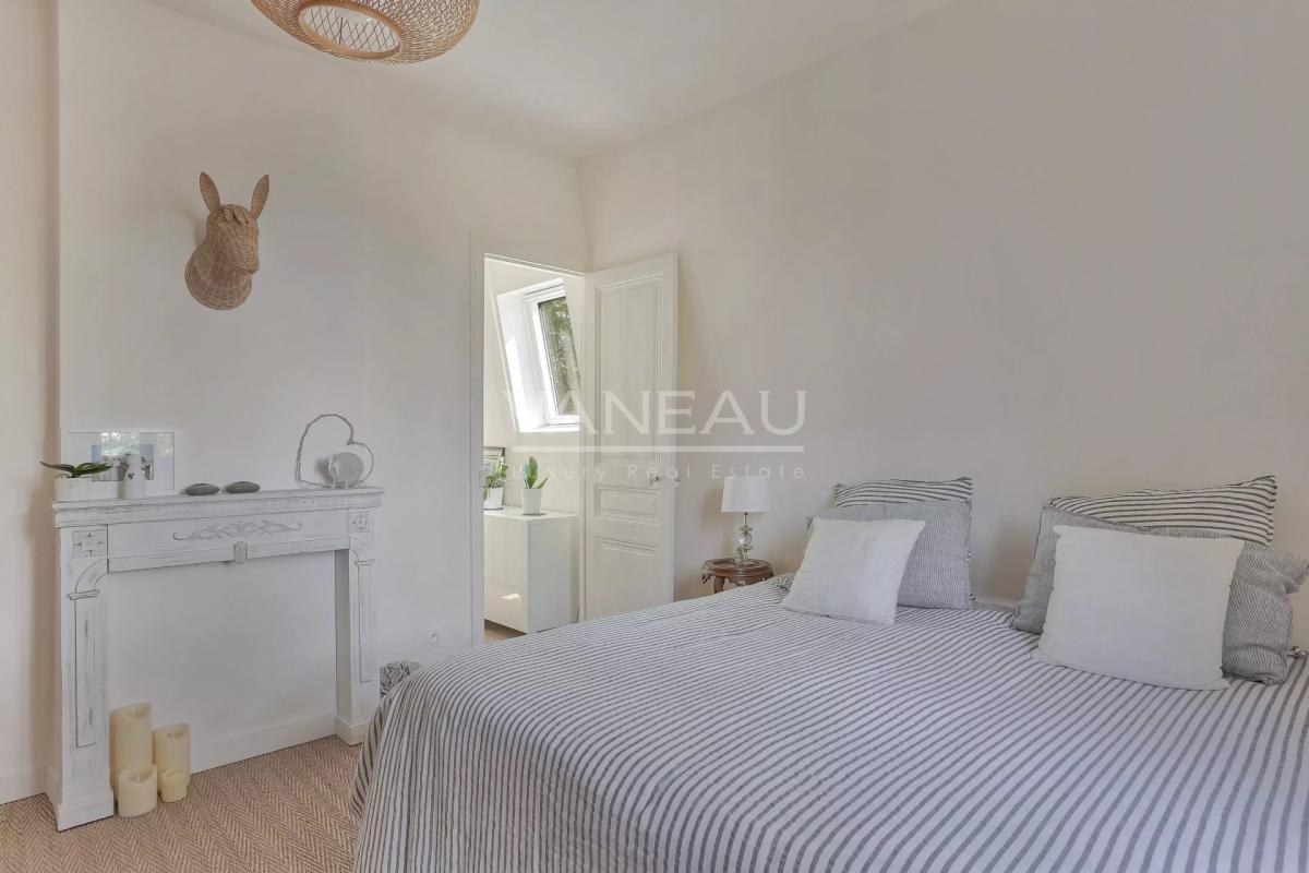 Montmorency – Élégante propriété Mansart d’exception, entièremen