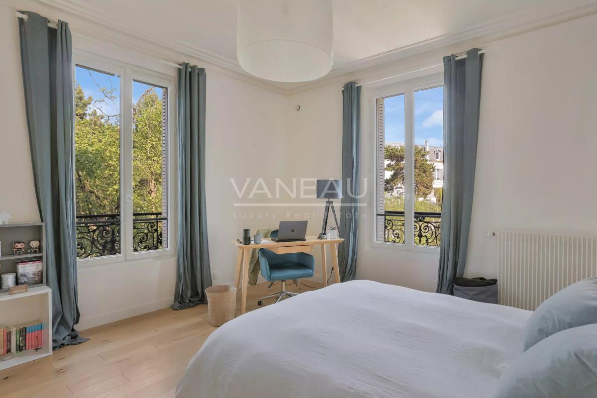 Montmorency – Élégante propriété Mansart d’exception, entièremen