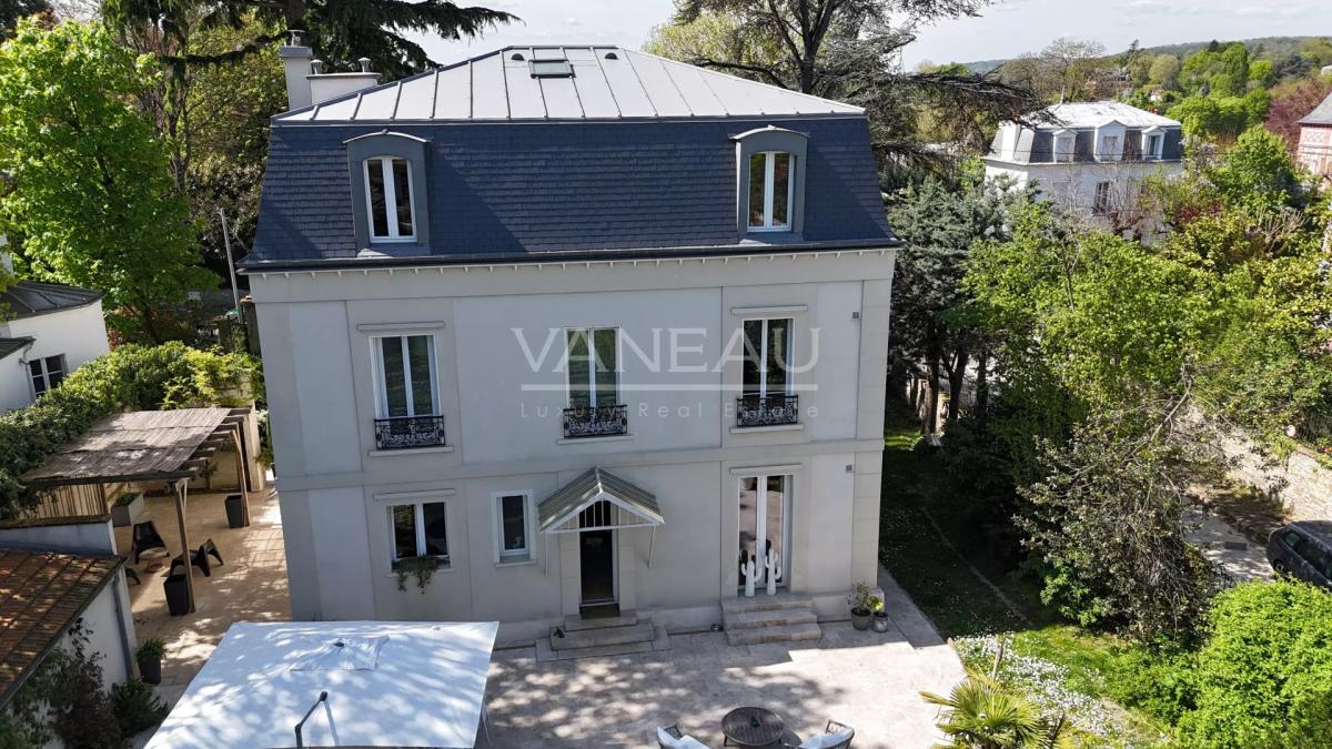 Montmorency – Élégante propriété Mansart d’exception, entièremen