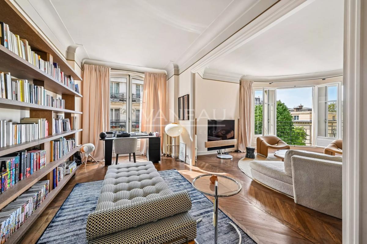 Paris VII – Élégant appartement de réception avec balcons – 175 