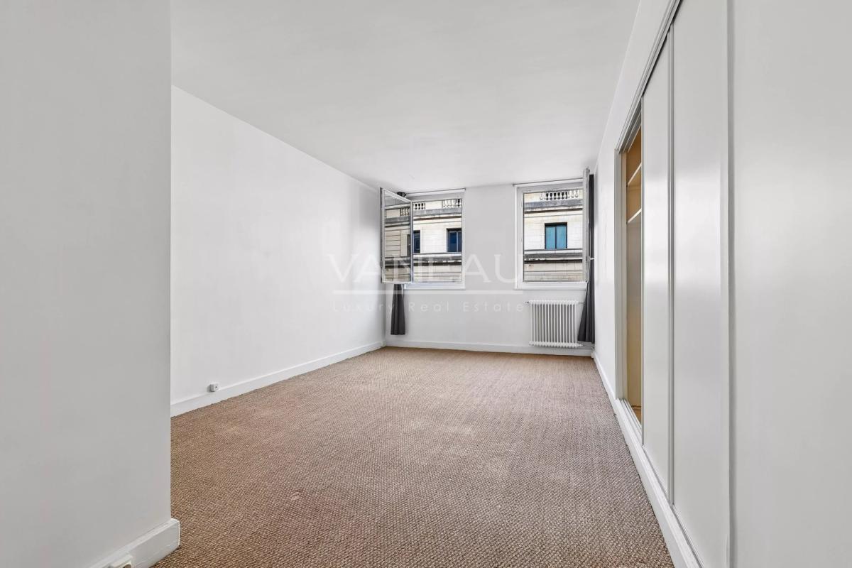 Paris 1er Louvre-Rivoli / Place des Victoires