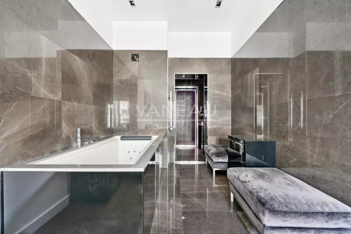 Paris VIII - Triangle d'or  - Quartier Saint Philippe du Roule