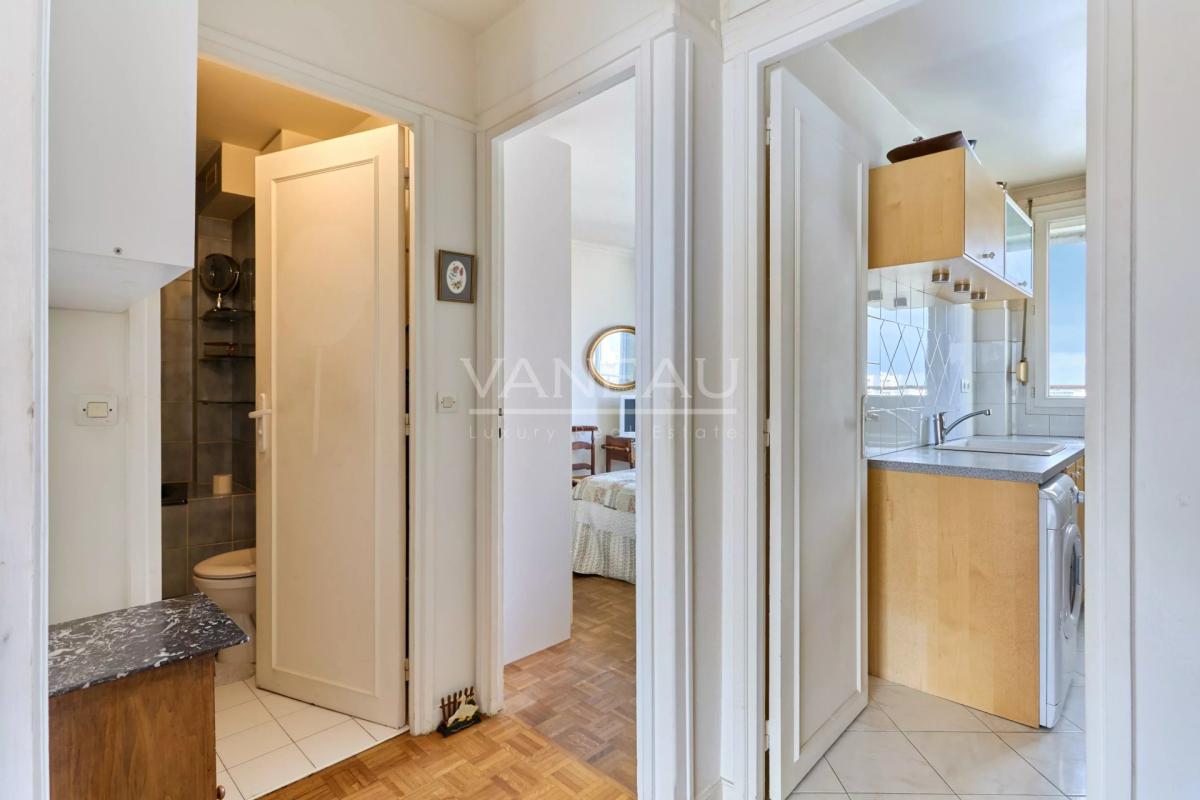 PARIS XVe - Dernier étage, balcons / Vues ciel et Paris by Night