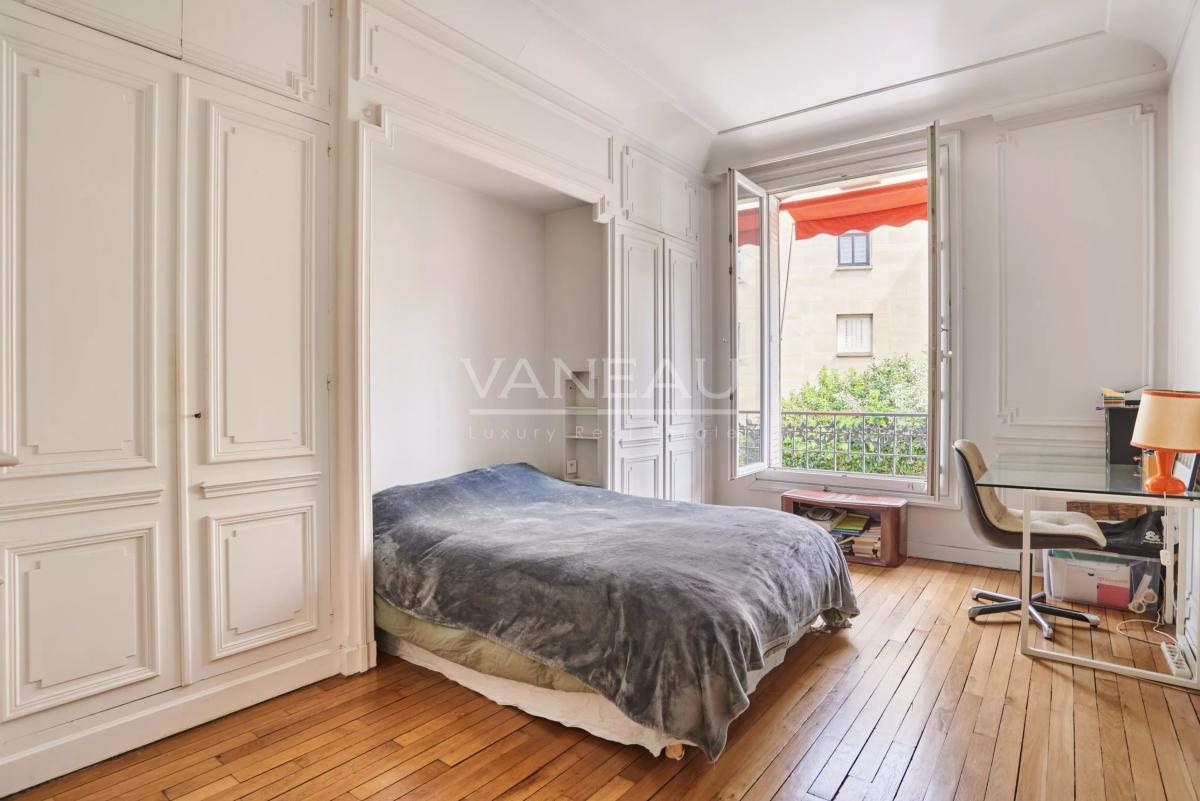 Exclusivité - Neuilly sur Seine- Saint James - Charme de l'Ancien et Vue Dégagée