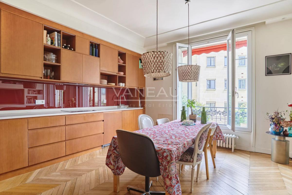 Exclusivité - Neuilly sur Seine- Saint James - Charme de l'Ancien et Vue Dégagée