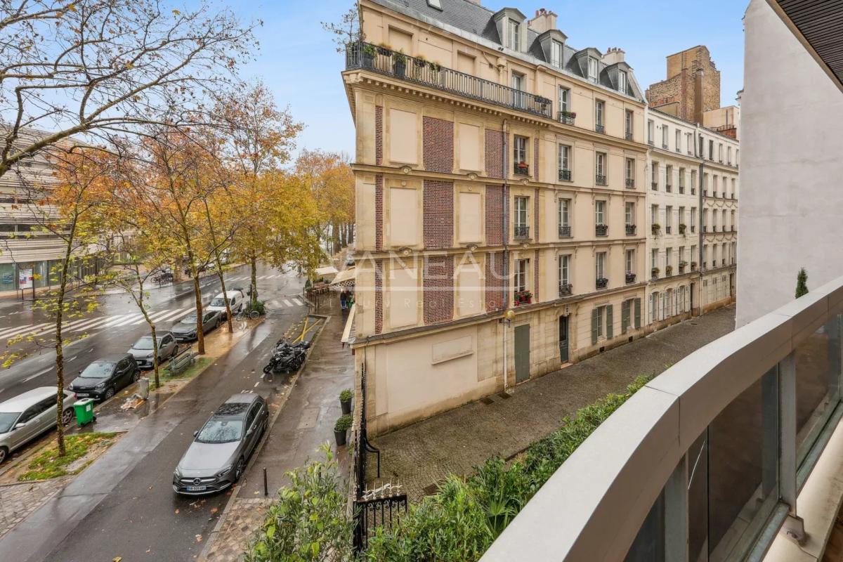 Paris VIIe - Gros Caillou -  Appartement avec balcon  — 2 chambr