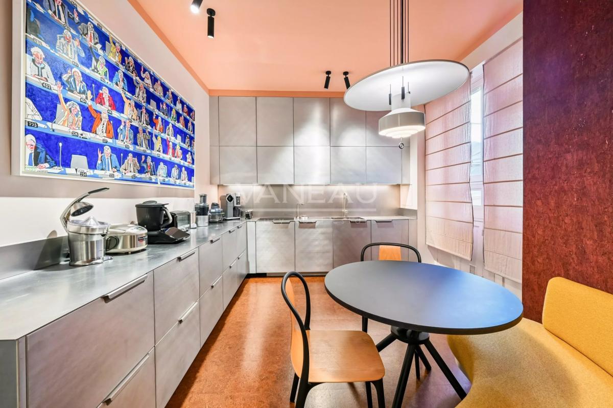 Paris VII – Élégant appartement de réception avec balcons – 175 