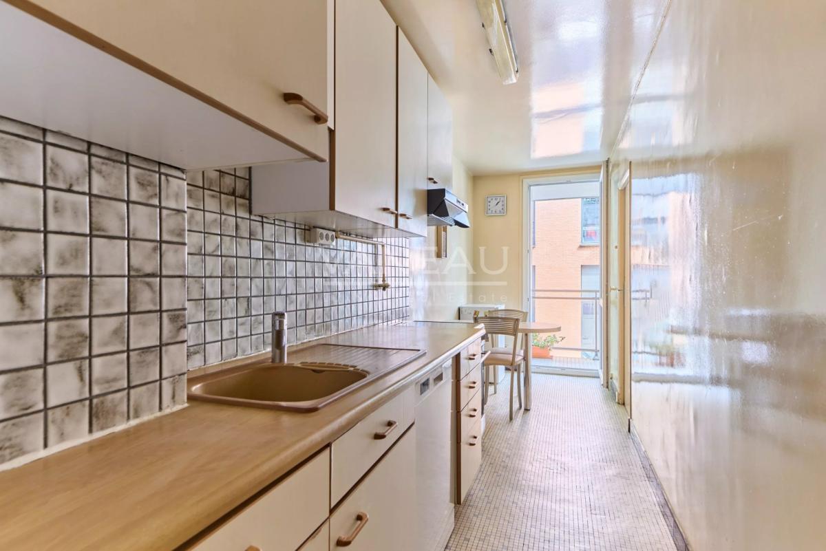 PARIS XVe - Volontaires : Appartement familial avec balcon