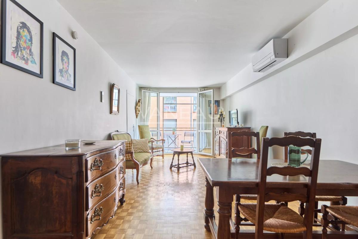 PARIS XVe - Volontaires : Appartement familial avec balcon