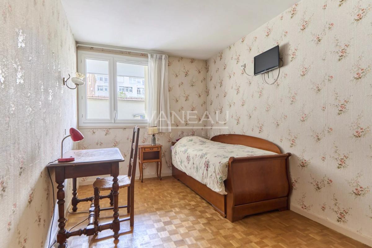 PARIS XVe - Volontaires : Appartement familial avec balcon