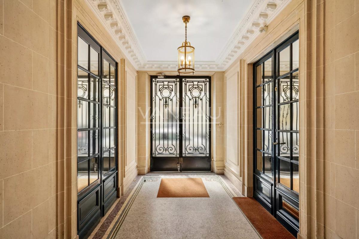 Paris XVIe -  Auteuil sud - Bel ancien - Trois chambres.