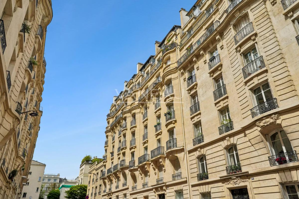 Paris XVIe -  Auteuil sud - Bel ancien - Trois chambres.