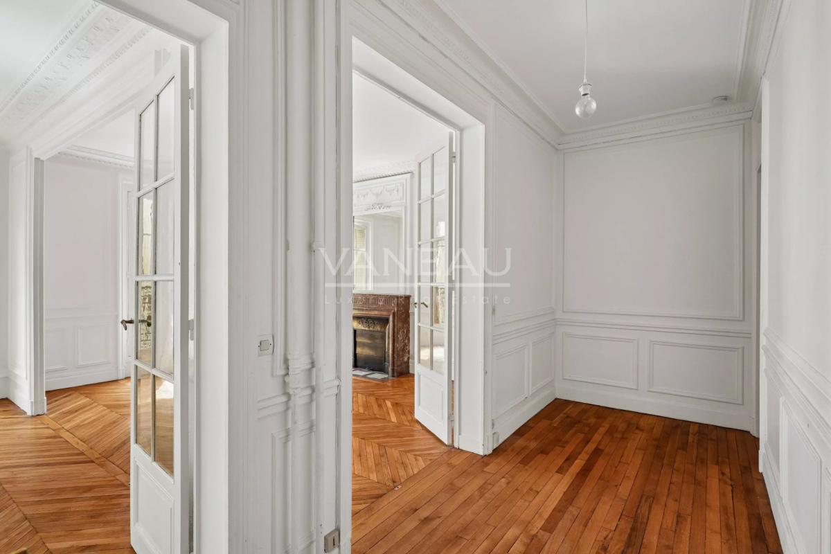 Paris XVIe -  Auteuil sud - Bel ancien - Trois chambres.