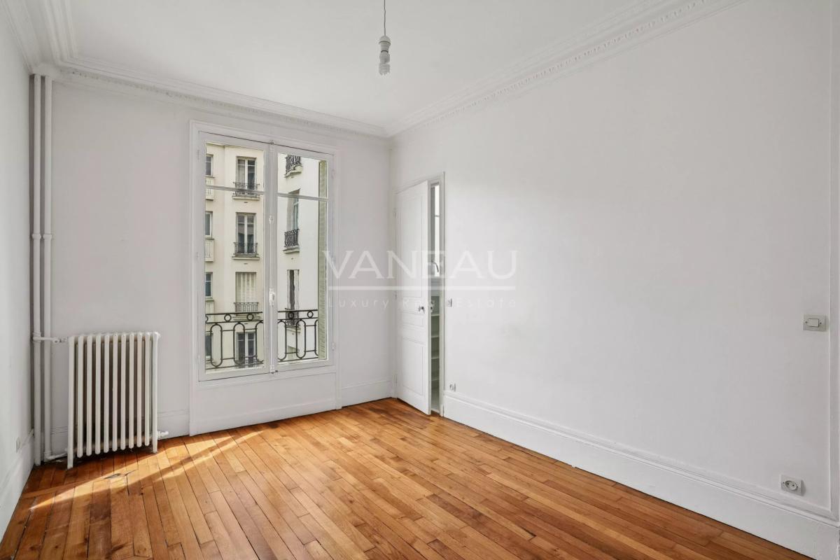 Paris XVIe -  Auteuil sud - Bel ancien - Trois chambres.