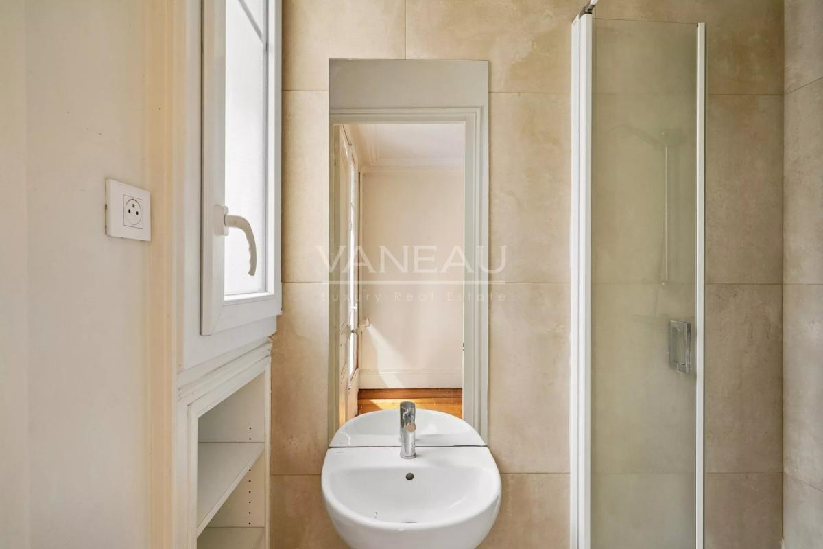 Paris XVIe -  Auteuil sud - Bel ancien - Trois chambres.