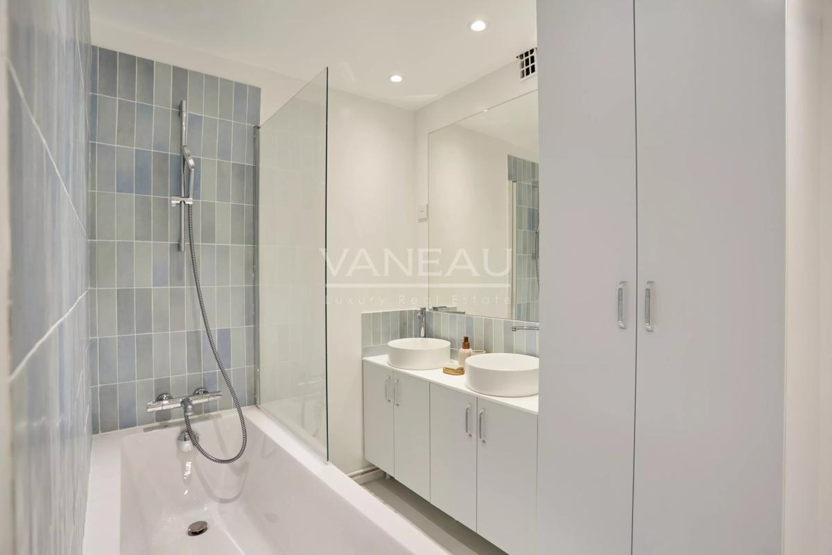 Paris XVIe - Jasmin - René Bazin - Appartement trois chambres, lumineux avec Balcon.