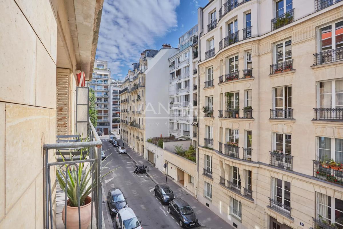 Paris XVIe - Jasmin - René Bazin - Appartement trois chambres, lumineux avec Balcon.