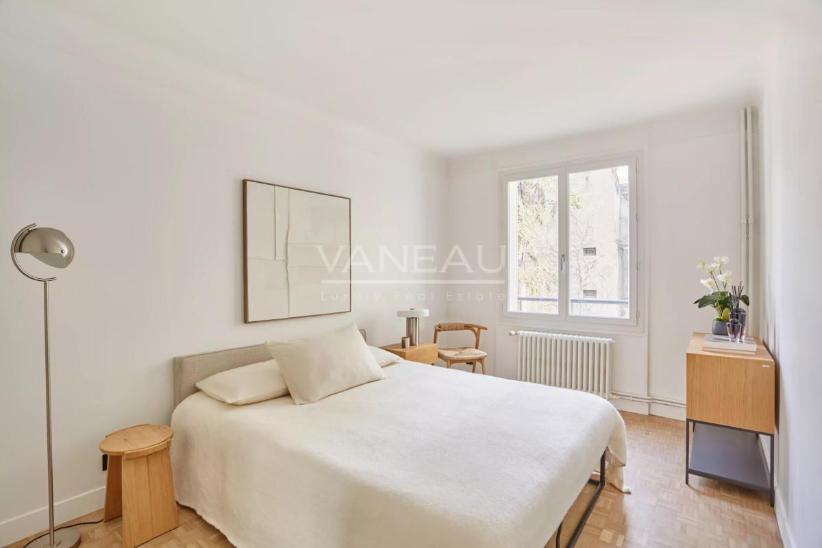 Paris XVIe - Jasmin - René Bazin - Appartement trois chambres, lumineux avec Balcon.